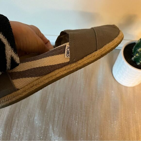 TOMS Womens Classic, Grey, stripe, Slip-Ons University shoes, size 8.5 - Picture 13 of 15